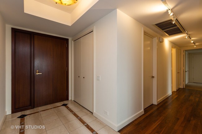 Foto del edificio - 132 E Delaware Pl