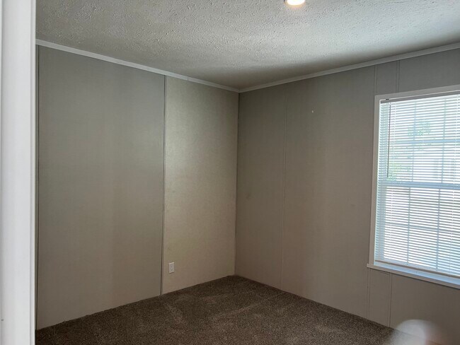 Building Photo - 5197 Chantelle Dr