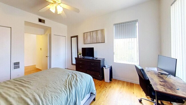Foto del edificio - 1307 W Addison St