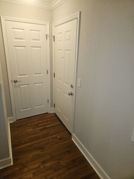 Foto del edificio - 802 E Main St