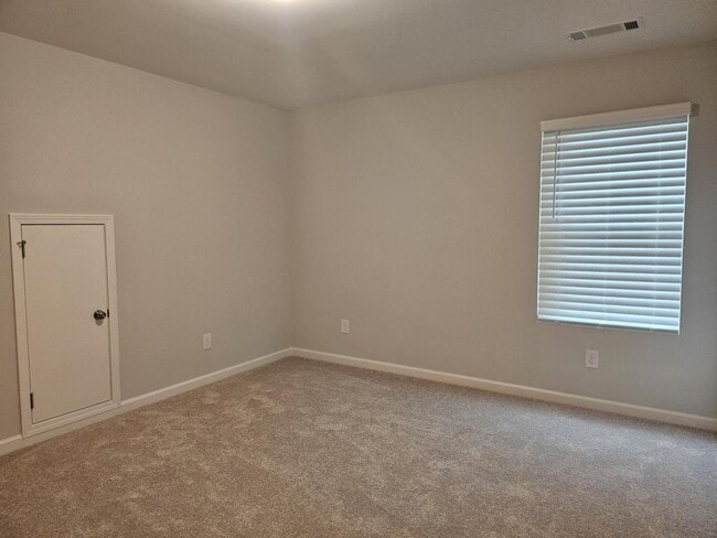 Foto del edificio - 1290 Jordan Brook Dr