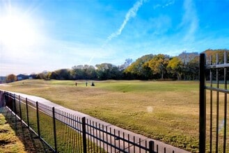 Building Photo - 2012 Trinity Ln