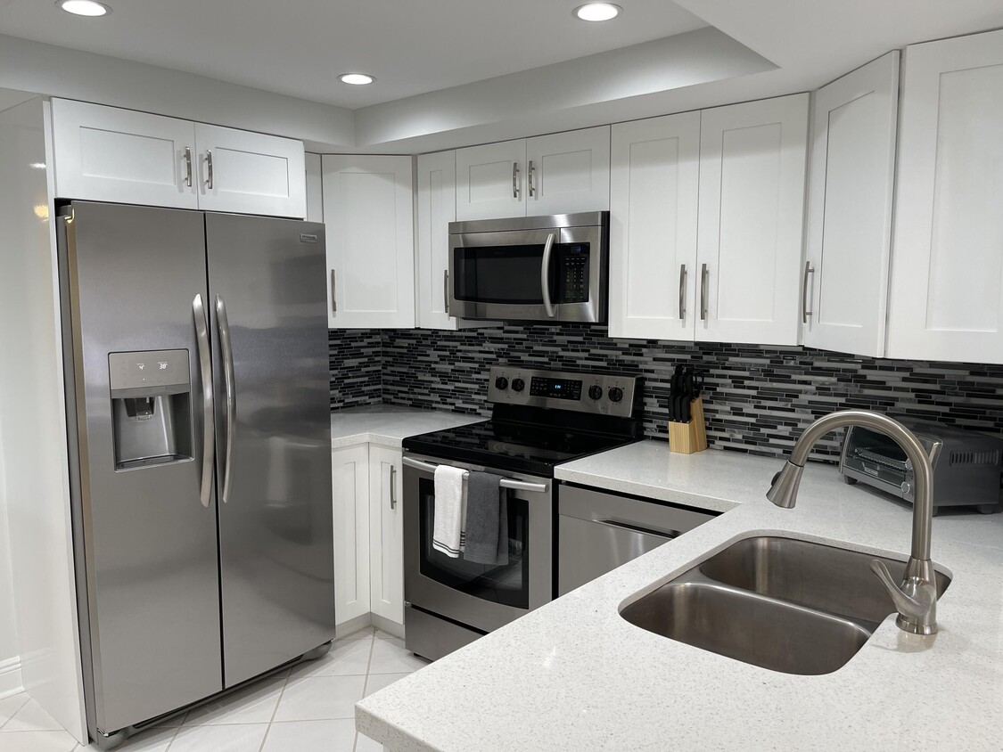 Foto principal - 1660 12 Oaks Way