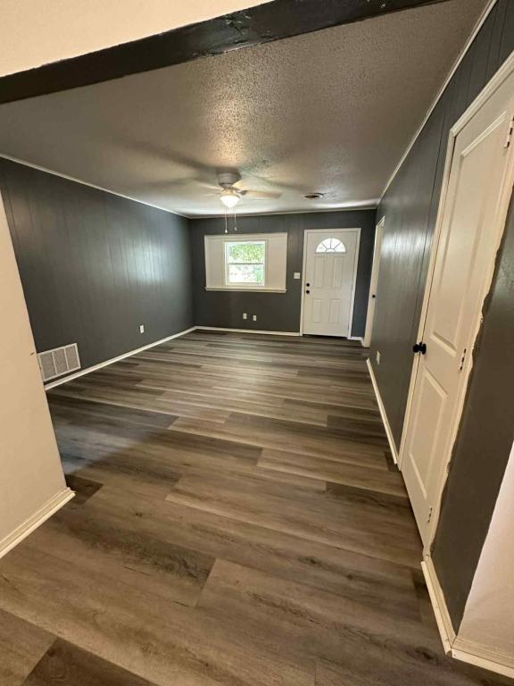 Foto principal - 1710 Parklane Dr