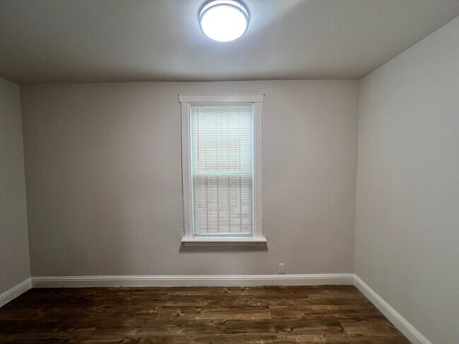 Foto del edificio - 8208 S South Shore Dr