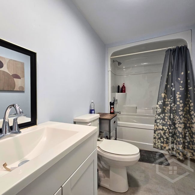 Building Photo - Fresh 1-Bedroom Apartment in Norwich!!