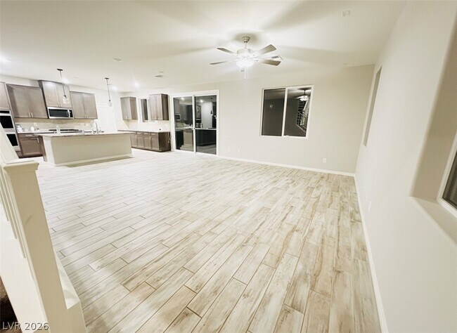 Foto del edificio - 7447 Ardenno St