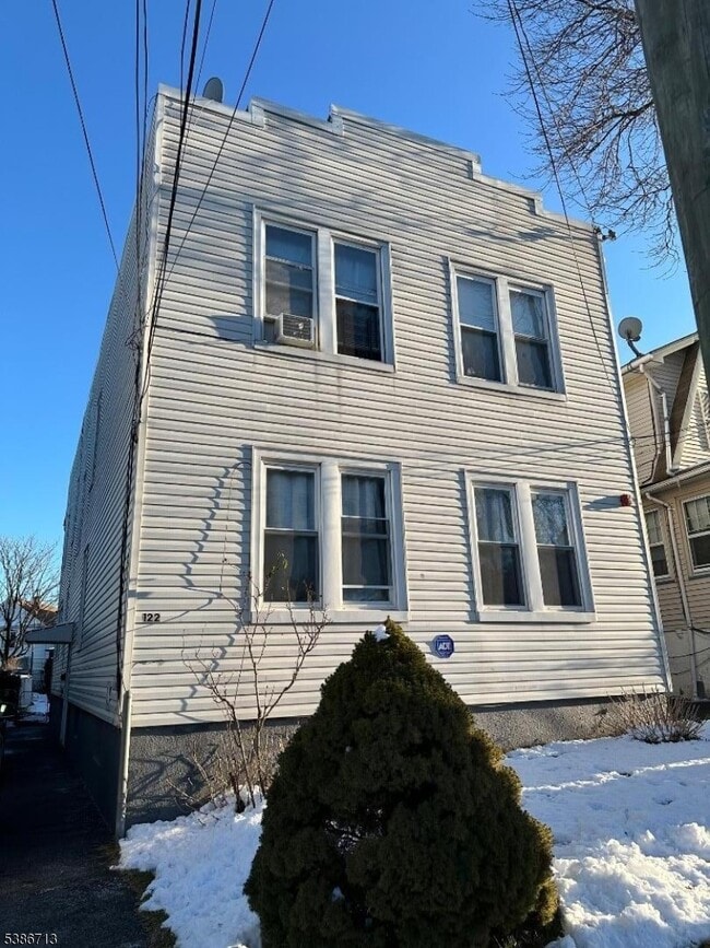 Building Photo - 122 Buffalo Ave
