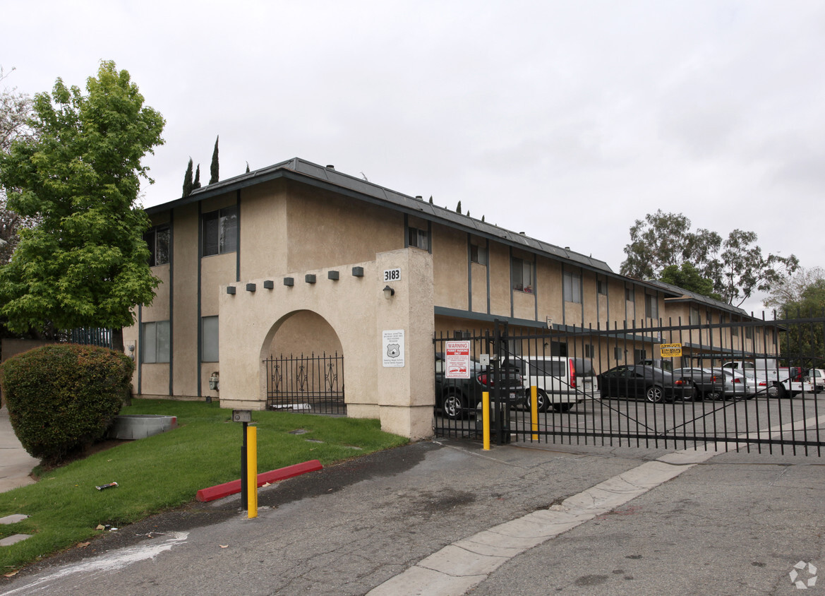 Building Photo - Rubidoux Villas