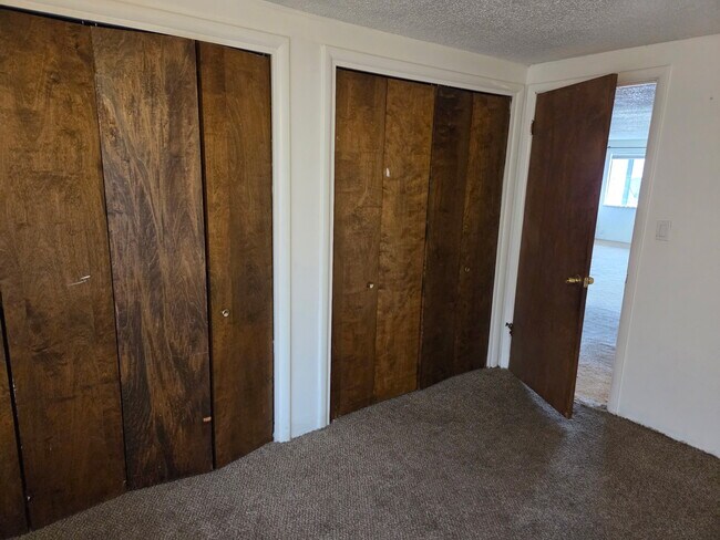 Dormitorio 2 - 1051 S 4th Ave