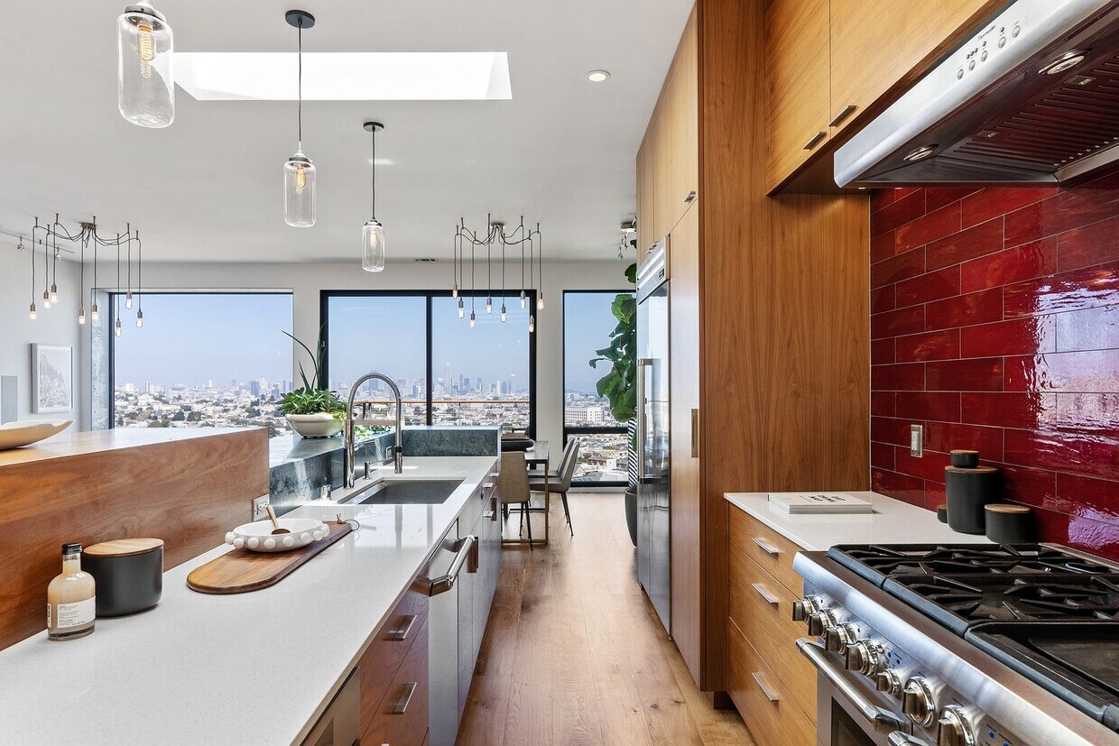 Foto principal - Designer Home w/Panoramic Views on Laidley...