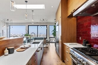 Building Photo - 131 Laidley St