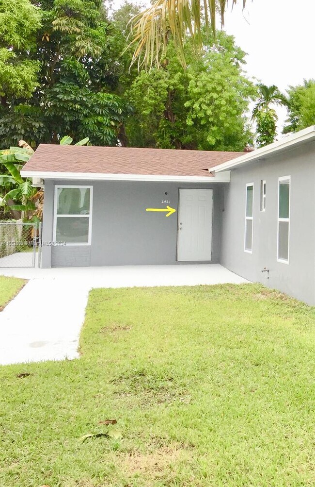 Foto del edificio - 2421 NE 183rd St