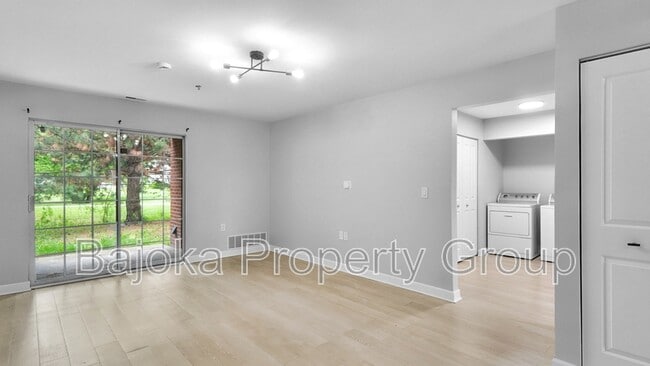 Foto del edificio - 4434 Trumbull St