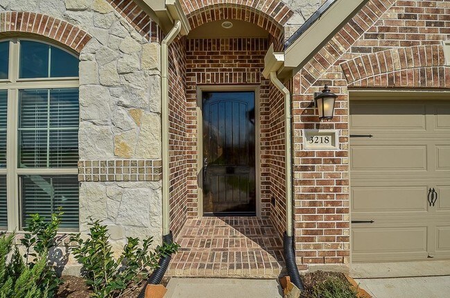 Foto del edificio - 3218 Shadow View Ln