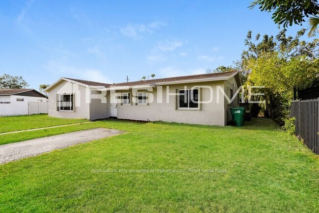 Foto del edificio - 10855 SW 152nd Terrace