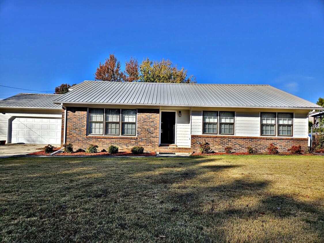 2201 Belaire Dr, Hartselle, AL 35640 House Rental in Hartselle, AL