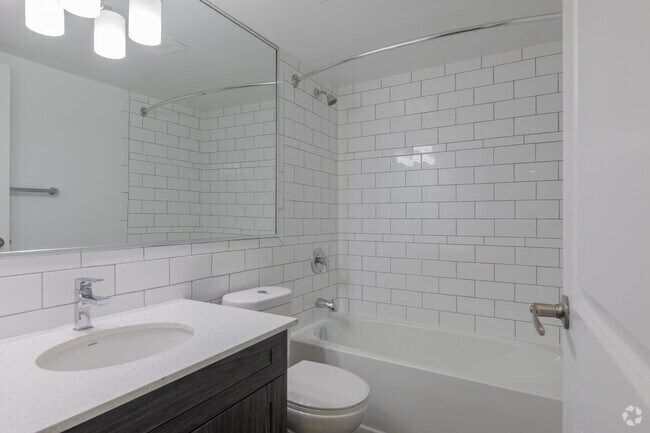 2BR, 1BA - 837SF - Bathroom - 1970 Fowler Dr