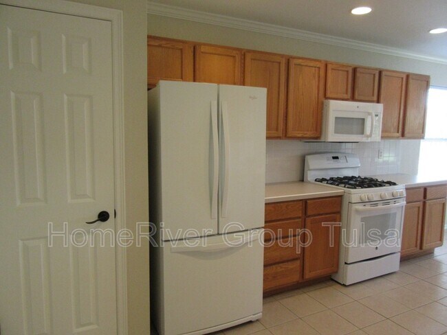 Building Photo - 1125 Marina Dr