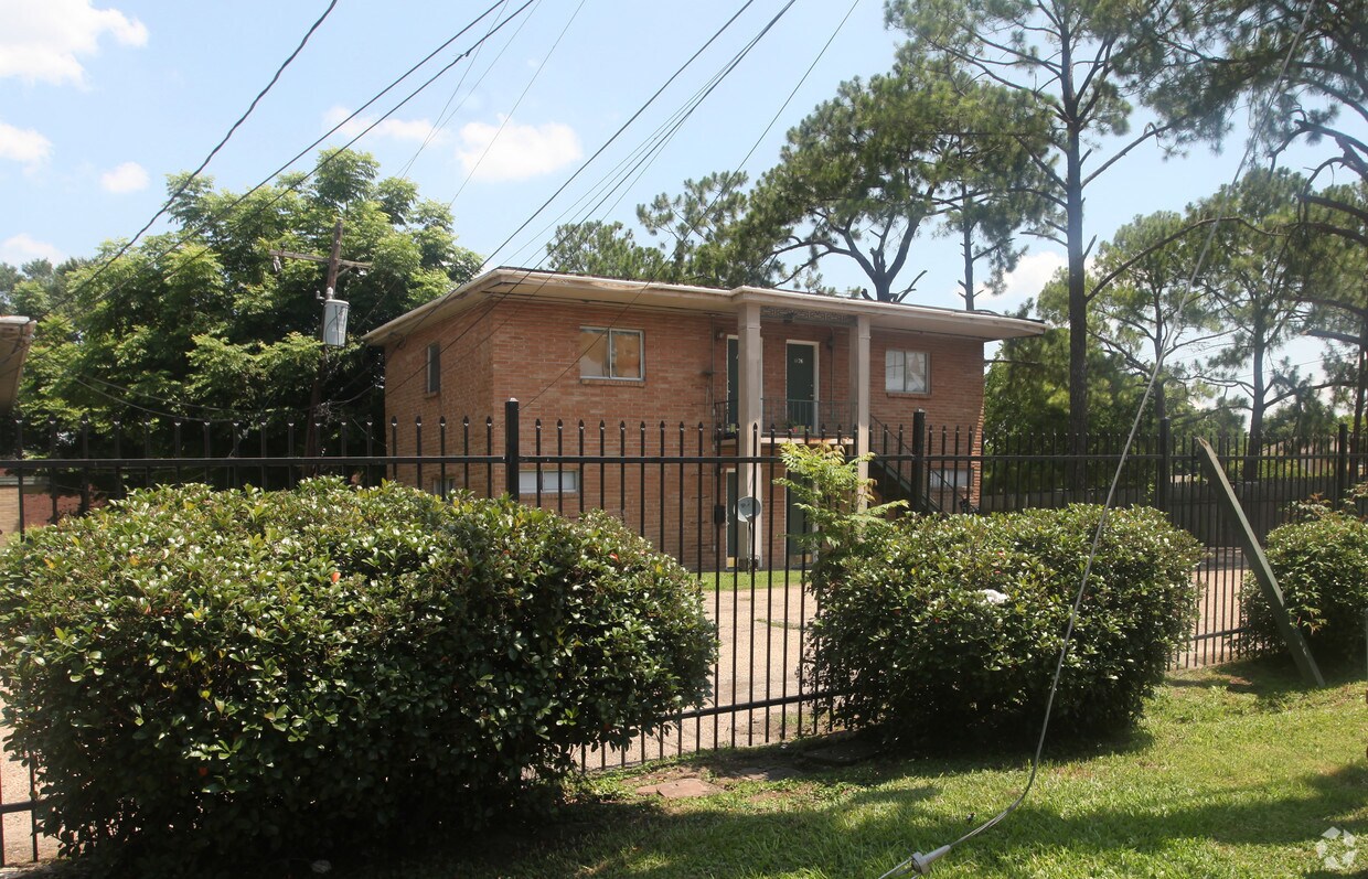 Building Photo - 1122 Aster St