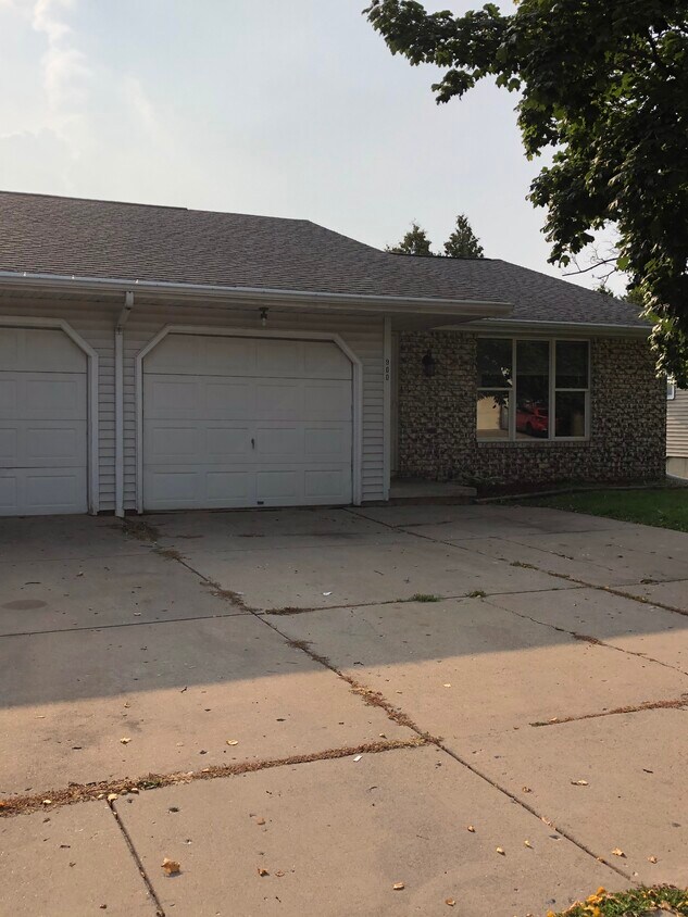 900 Edgewood - 900 Edgewood Dr