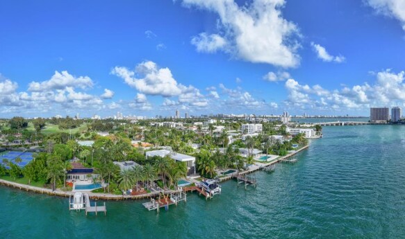 Foto del edificio - 2440 N Shore Terrace