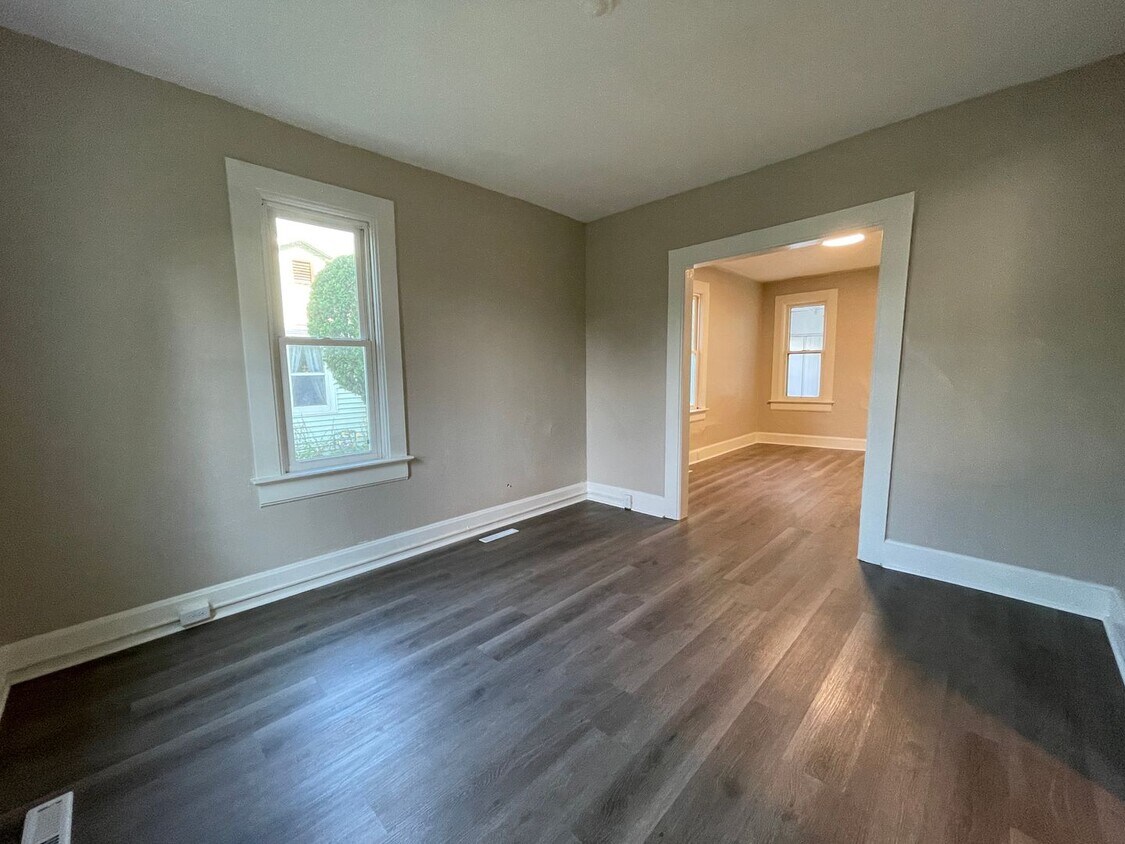 Foto principal - Completely Remodeled Lower 2 Bedroom Apart...