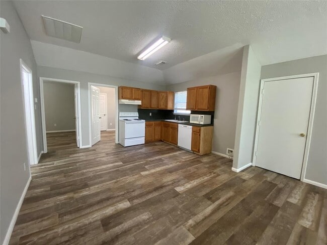 Building Photo - 12373 Royal Green Dr
