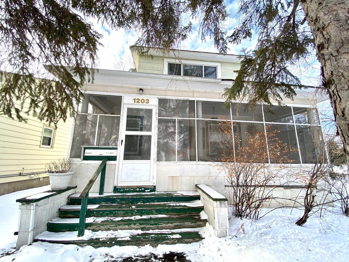 Primary Photo - 3 Bed 2 Bath Home Near Concordia & MSUM!