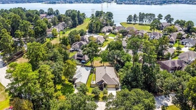 Building Photo - 12635 Lakeshore Dr