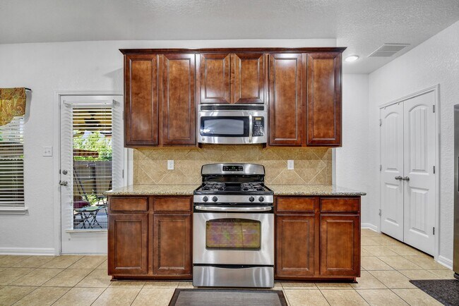 Building Photo - 24607 Buck Crk