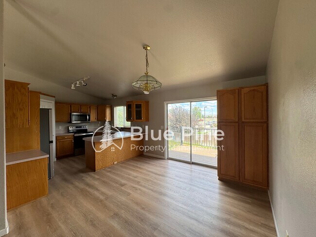 Building Photo - 3535 Spring Creek Dr
