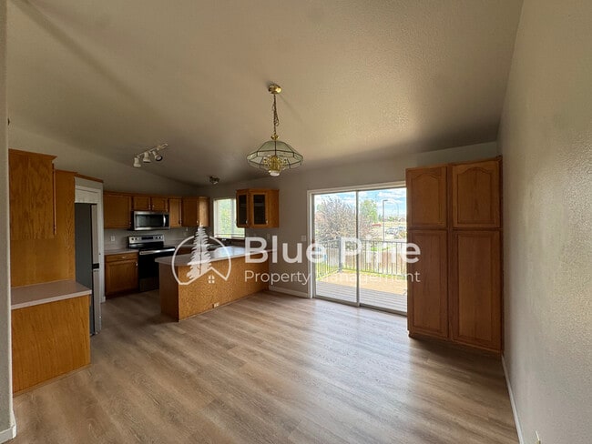 Foto del edificio - 3535 Spring Creek Dr