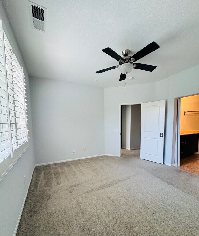 Foto del edificio - 1460 Mockingbird Ct