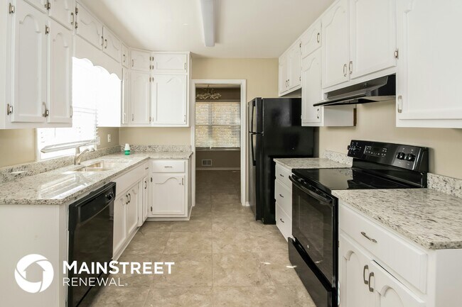 Building Photo - 1525 Pine Tree Dr
