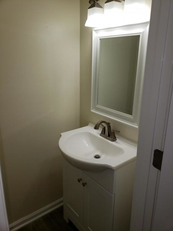 Building Photo - 5 Sidbrook, Unit B