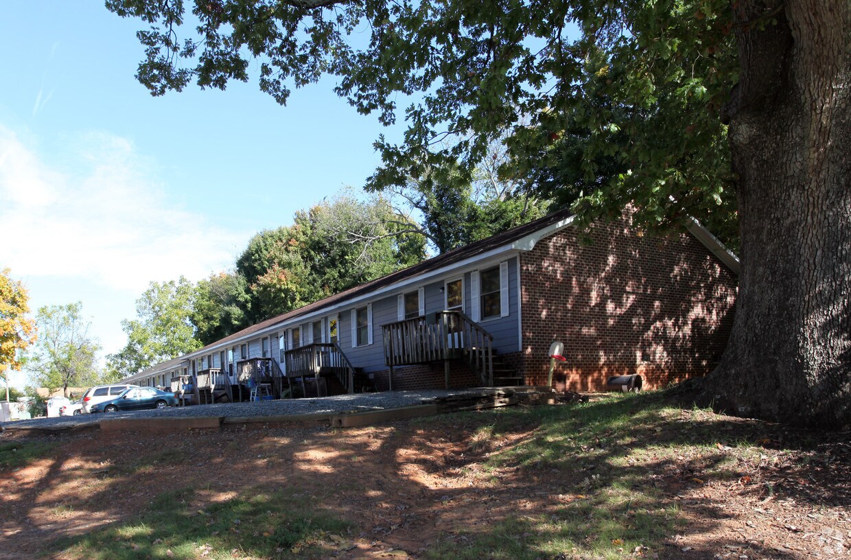 Building Photo - Century Oaks Apartments