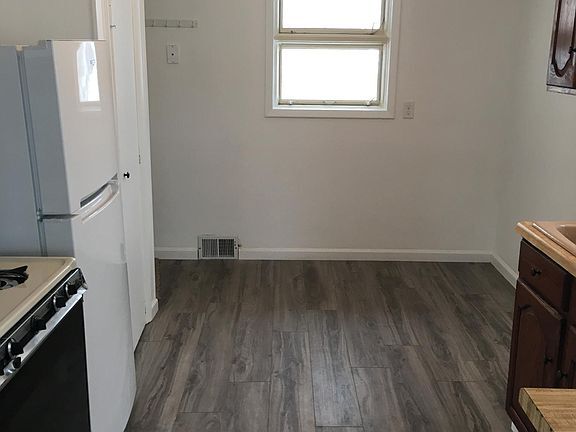 Building Photo - 2104 W 38th St