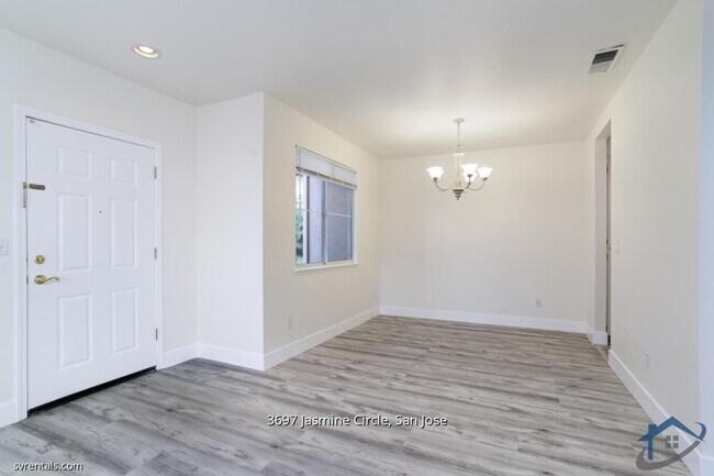 Building Photo - 3697 Jasmine Cir