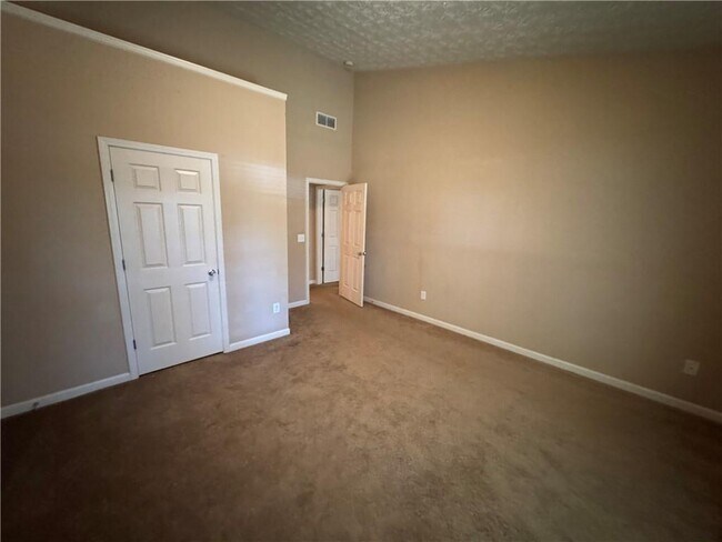 Building Photo - 1025 City Park Dr