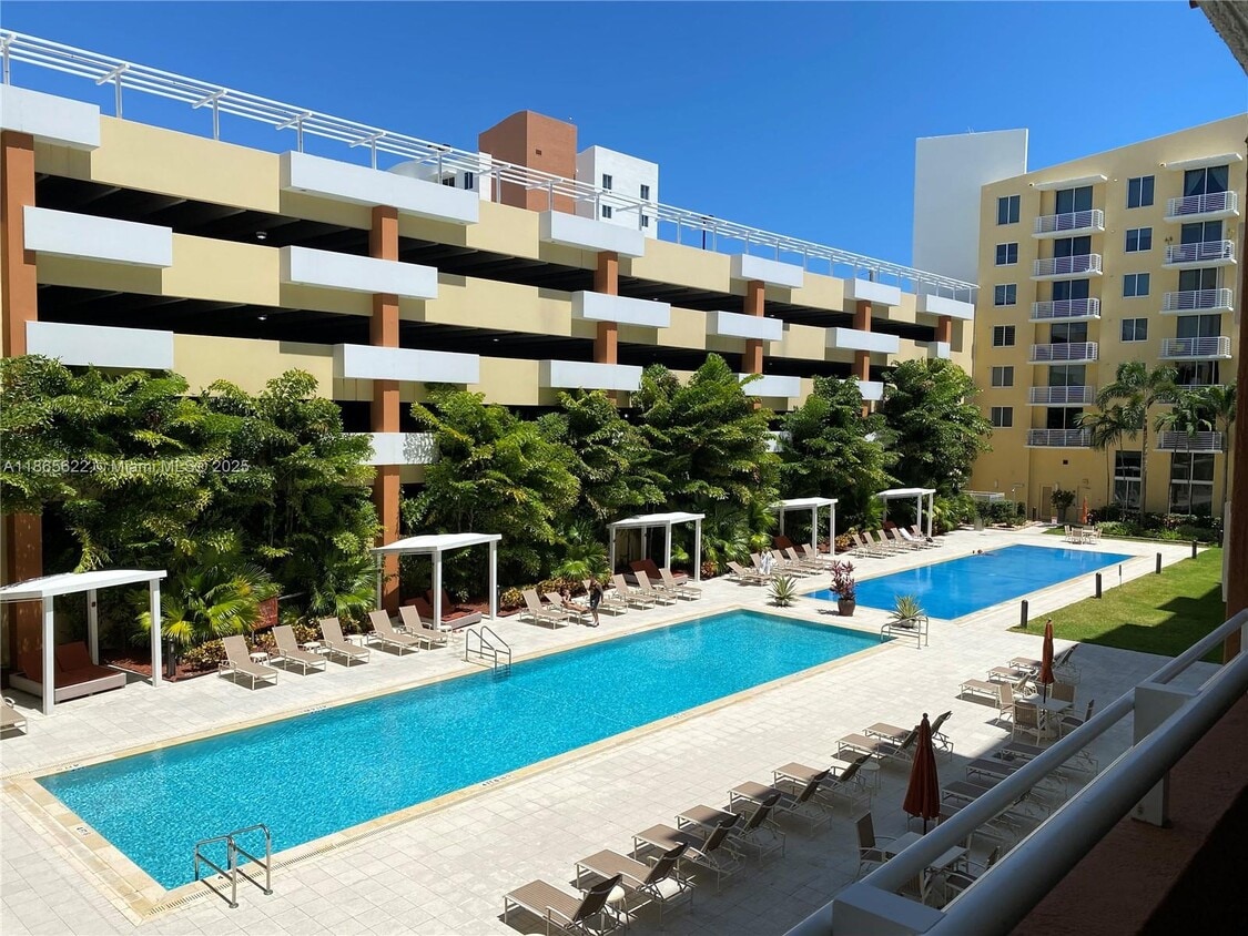 Foto principal - 2775 NE 187th St