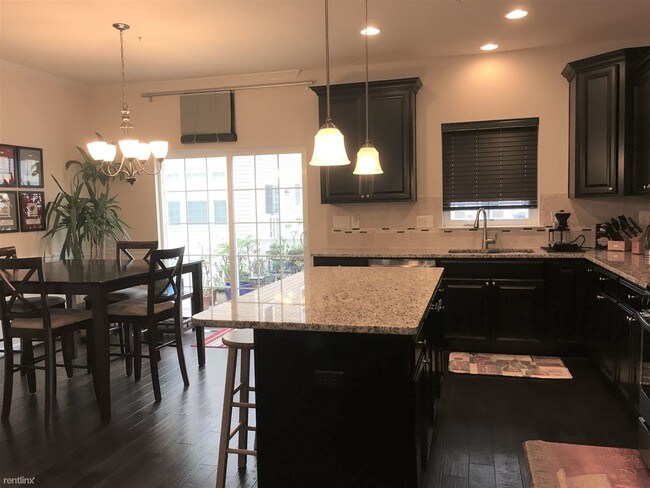 Building Photo - 3 br, 3.5 bath Townhome - 507 Bluffton Dr