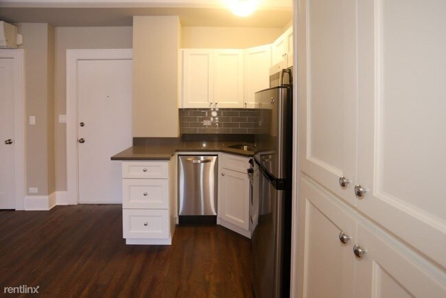 Foto del edificio - 817 W Lakeside Pl