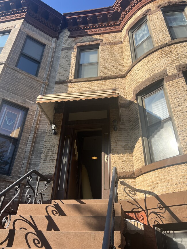 Building Photo - 524 58th St