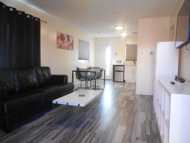 Foto del edificio - Charming Fully Remodeled Bungalow in Downtown Las Vegas