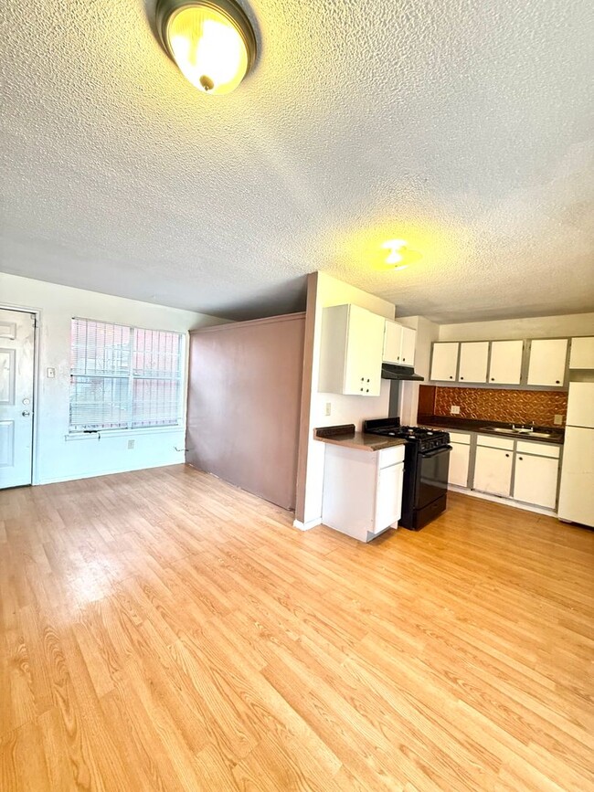 Building Photo - 2800 Vail Ave SE