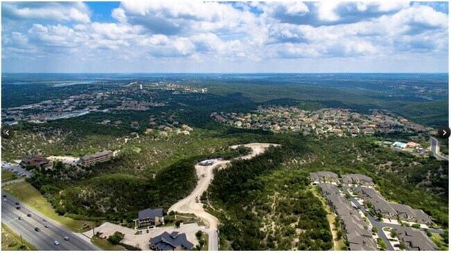 Foto del edificio - 201 Honey Creek Ct