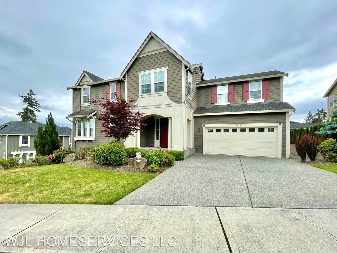 6 br, 4 bath House 10903 NE 194th Dr House Rental in Bothell, WA