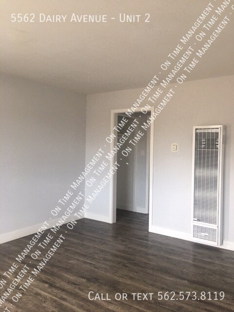 Building Photo - Upper 2 Bedroom, 1 Bath remodeled unit