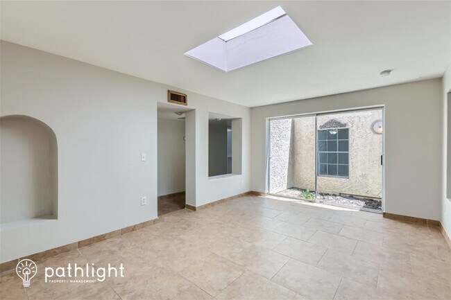 Building Photo - 3031 W Mercer Lane